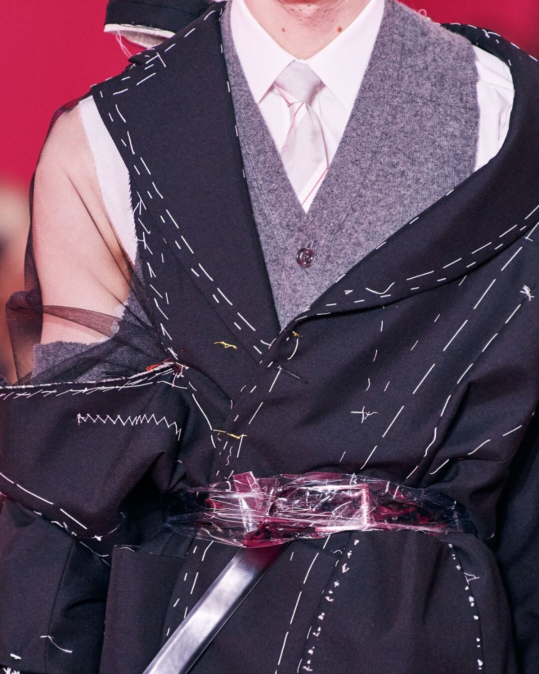 Détail couture Maison Margiela haute couture printemps-été 2020, surpiqûres apparentes et coutures dévoilées